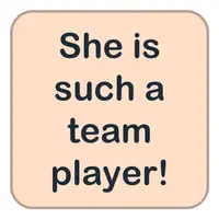 She is such a team player during all school projects! (O, tüm okul projelerinde tam bir takım oyuncusu!) görseli